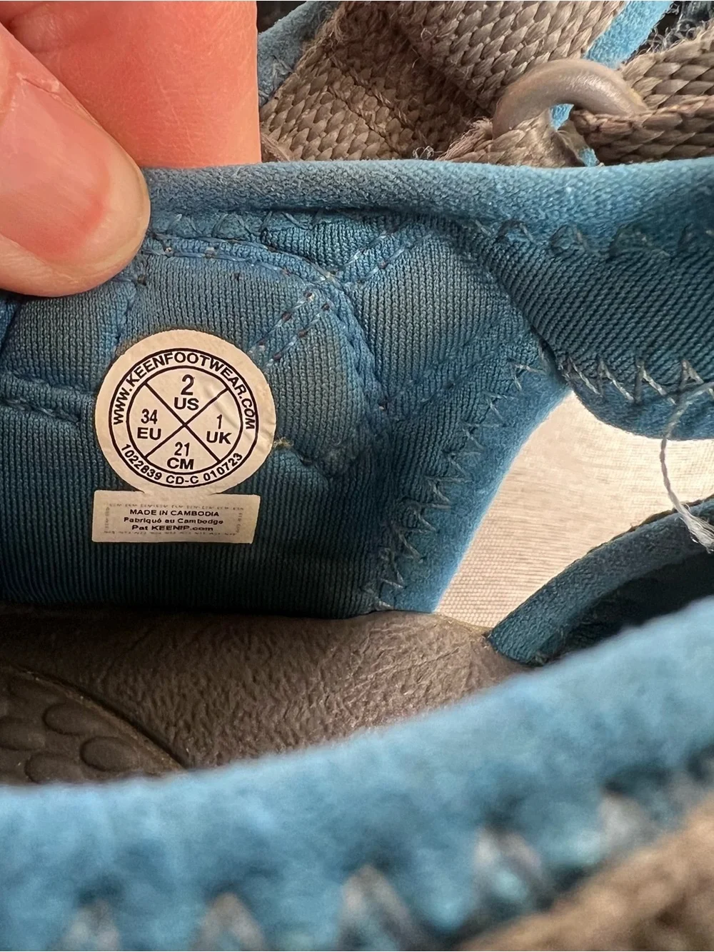 Big kid size 2 Keen Sandals blue/gray